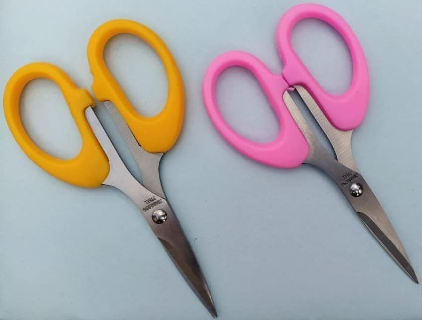 small-sharp-scissor-for-home-office-craft-multi-purpose-use-ix-original-imagmfzpne4mfpfq.jpeg SCISSOR SMALL 228